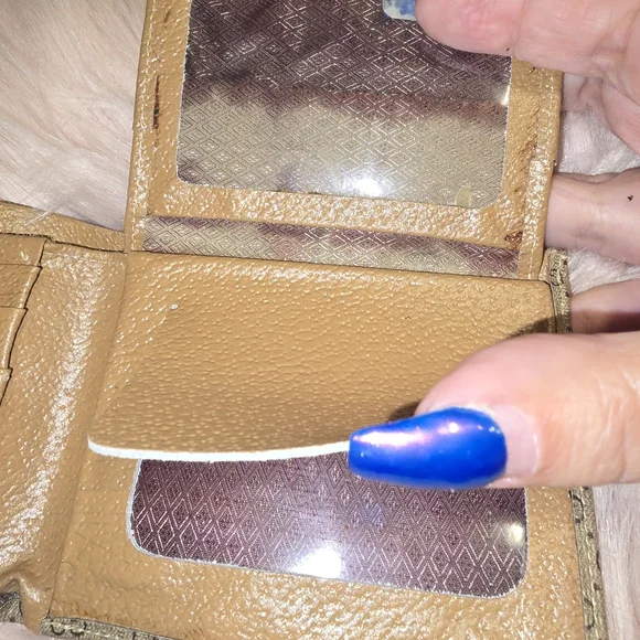 Vintage Gucci wallet or pouch featuring the iconic GG Supreme - Picture 10 of 11